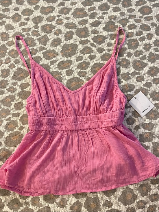 O'Neill Tops - O'Neill Pink Crinkle V-Neck Spaghetti Strap Peplum Camisole